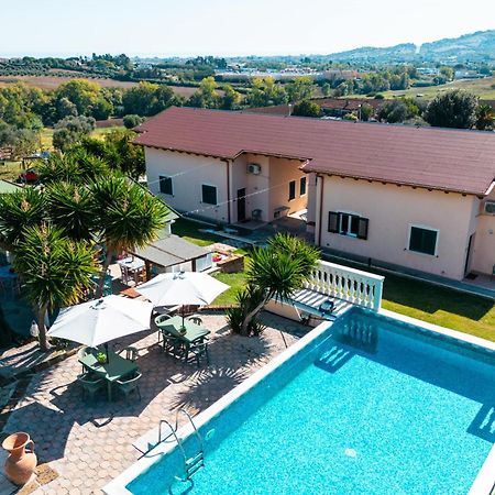 Residence Il Villaggio Del Re Коррополи Экстерьер фото